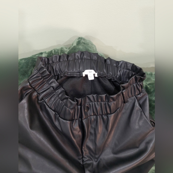 Pants - Picture 2 of 3